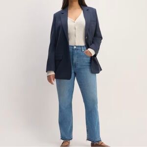 Everlane The Curvy Cheeky Straight Jean in Vintage Wash